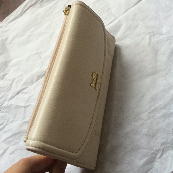 Coach logo check book wallet beige/camel 6.5 New Coach Checkbook Wallet Clutch Parchment Cream