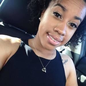 Meet your Posher, Dena