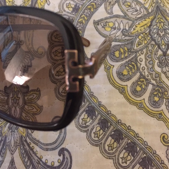 *SOLD* Authentic Tory Burch Sunglasses - Picture 2 of 4