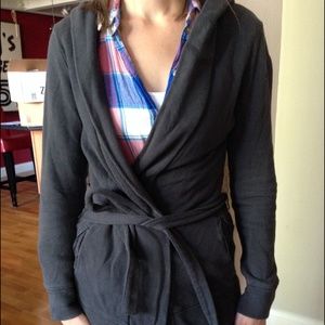 Gray Gap Sweatshirt Wrap. Xsmall.