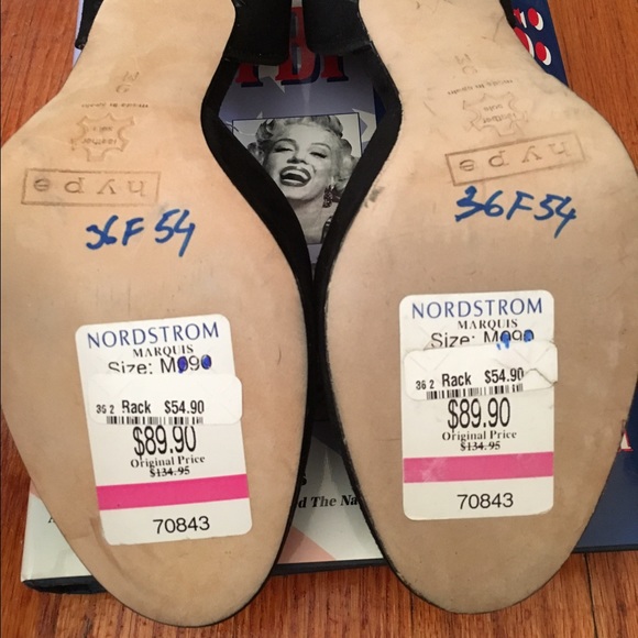 Gorgeous Blk suede peep-toe buckle Hype sandals - Picture 3 of 3