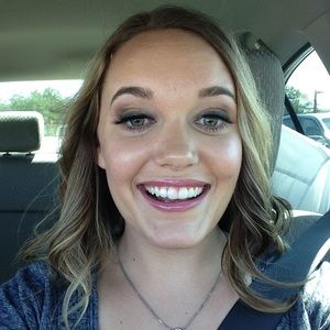 Meet your Posher, Courtnie