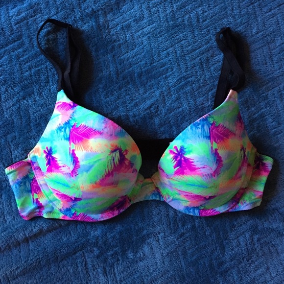 Size 34B Victoria Secret Push-Up Bra.
