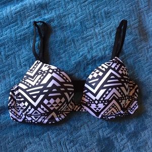 Size 34B Victoria Secret Bra.