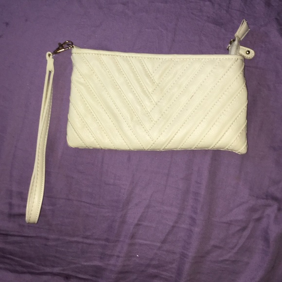 Cream wallet/wristlet 💕