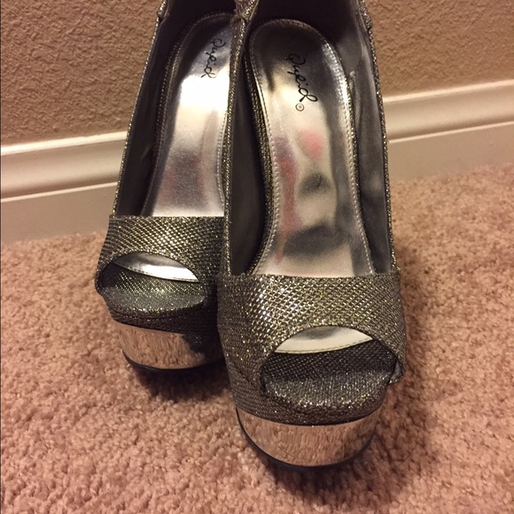 7-1/2 Silver Studded Super High Heels - Picture 3 of 4