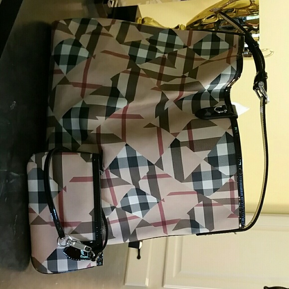 Large Burberry tote and wristlet