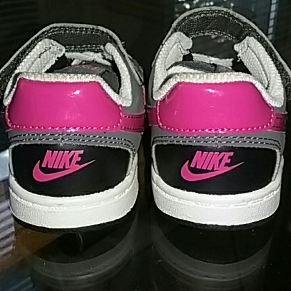 Girl Nike Air Force Tennis Shoes - Picture 4 of 4