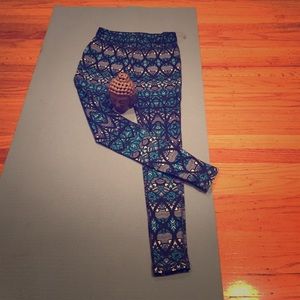 Blue patterned yoga leggings