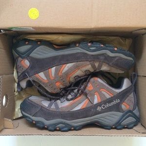 NEW Columbia Sportswear hiking boots