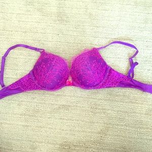 VS 32B Bombshell Plunge Never Worn!