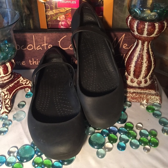 Crocs Flats - Picture 2 of 4