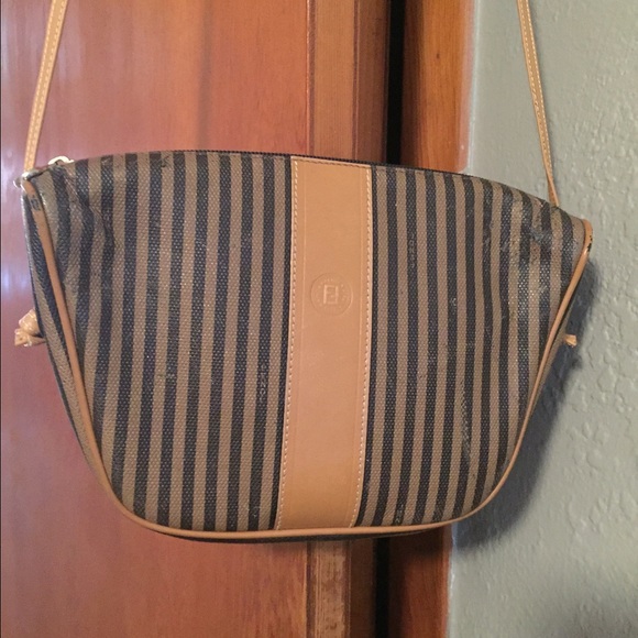 ✨FINAL SALE Authentic Small vintage Fendi purse✨