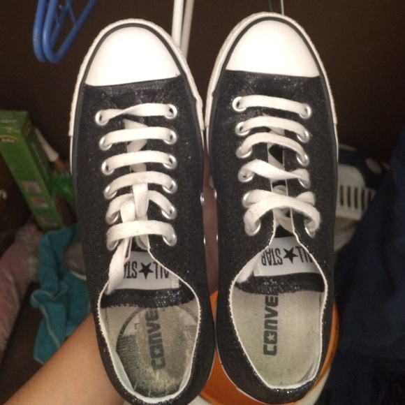 VERY GENTLY USED BLACK SPARKLE CONVERSE SIZE 7💕