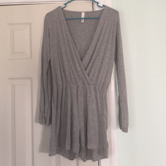 Long sleeve gray romper