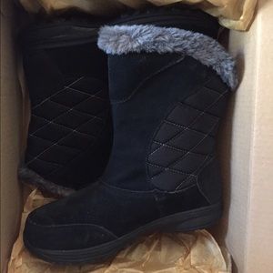 Brand new in the box Columbia snow boots