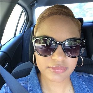 Meet your Posher, Joy