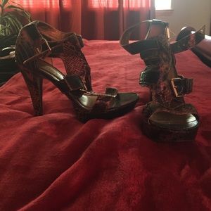 Green & gold heels. Size 8