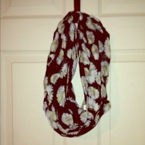 Daisy scarf