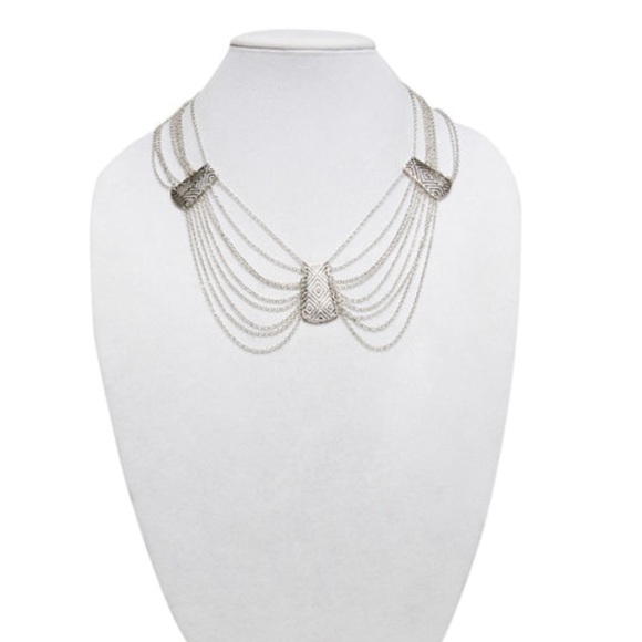 Jewelry - NWT tribal pattern pendant chain choker