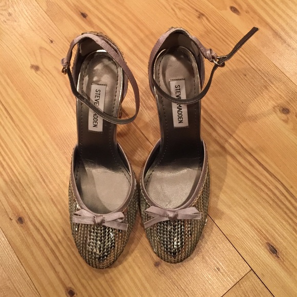 Steve madden silver sequin heels. Size 6