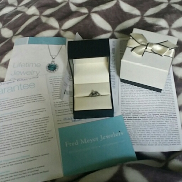 Fred Meyers Jewelers  Jewelry - 🌸SOLD🌸 1/10 CT Black & White Diamond Ring Size 6