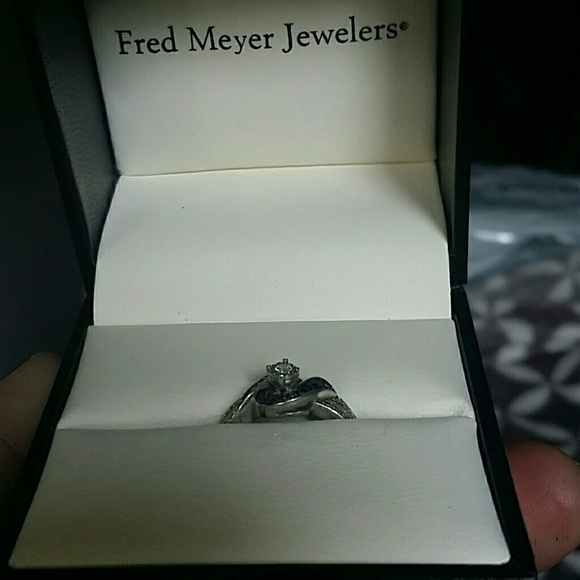 🌸SOLD🌸 1/10 CT Black & White Diamond Ring Size 6 - Picture 2 of 4