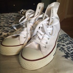 Brand new never worn converse.