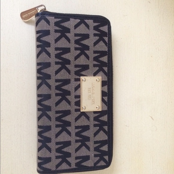 Michael Michael Kors Logo Wallet