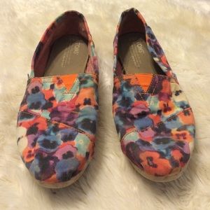 Orange floral toms