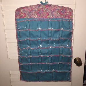 Hanging jewelry case