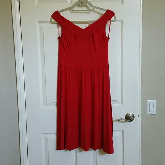 REDUCED PRICE! 💰⬇️ Guess Red Sleeveless Dress - Picture 2 of 3