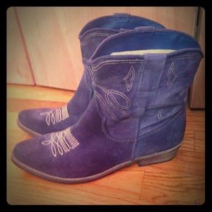 BNWOB Nine West Blue Suede Cowboy booties 9.5M