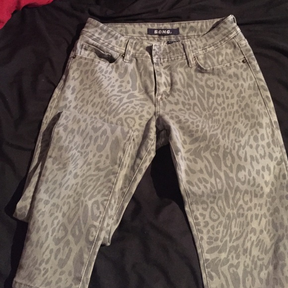 Leopard print skinny jeans