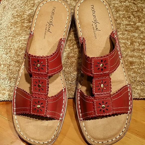 Natural Soul dark red sandals