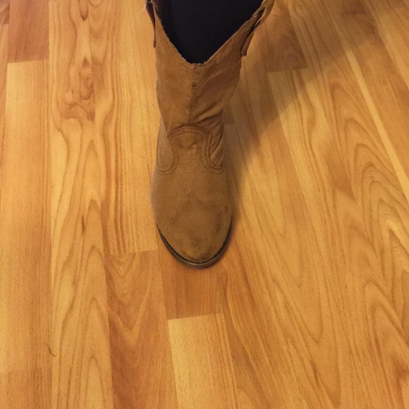 Boots - Picture 3 of 3
