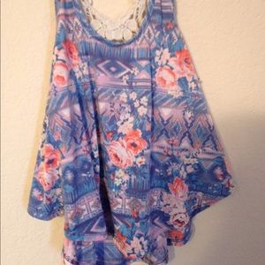 Crop top with crochet open back🌸