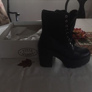 Steve Madden chunky wedge boot. Black size US 9