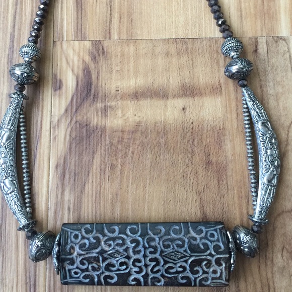 Boutique statement necklace, carved sandstone. - Picture 2 of 3