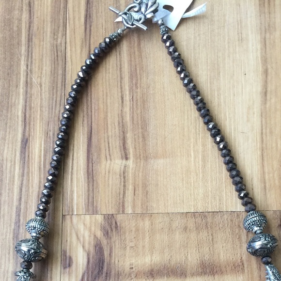 Boutique statement necklace, carved sandstone. - Picture 3 of 3