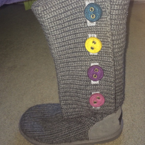 Tall grey Bailey button Uggs never worn