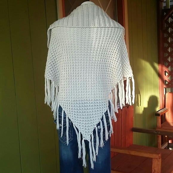 NWOT Beautiful Off White Shawl - Picture 3 of 4