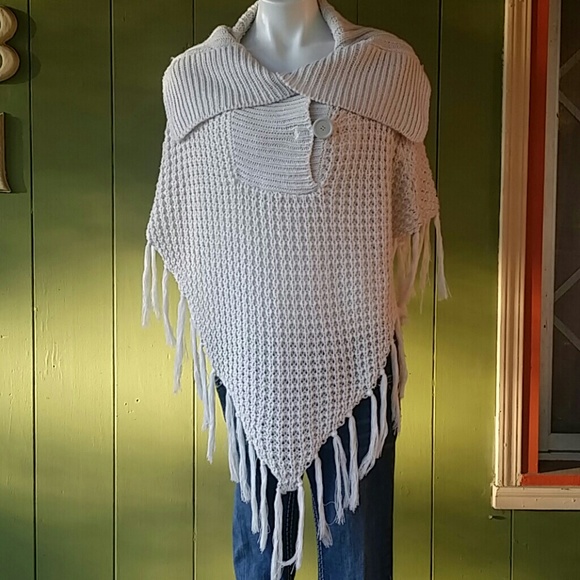 Jackets & Blazers - NWOT Beautiful Off White Shawl