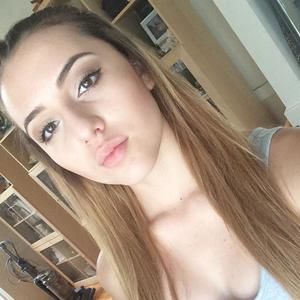 Meet your Posher, Daniela