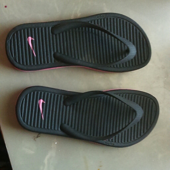 Nike flip flops