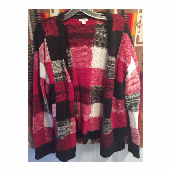 Grungey chic cozy plaid cardigan