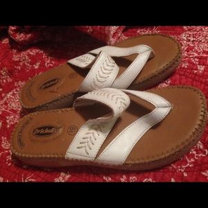 Dr. Scholl's white leather sandals size 6.5