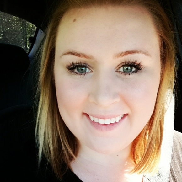 Meet your Posher, Stephanie - Picture 2 of 2