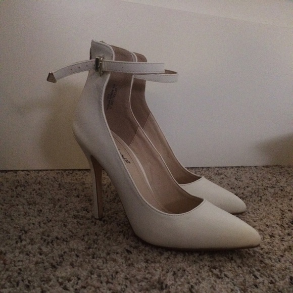 White Pointy Heels ||✨