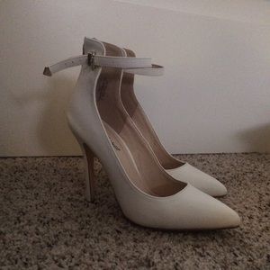 White Pointy Heels ||✨